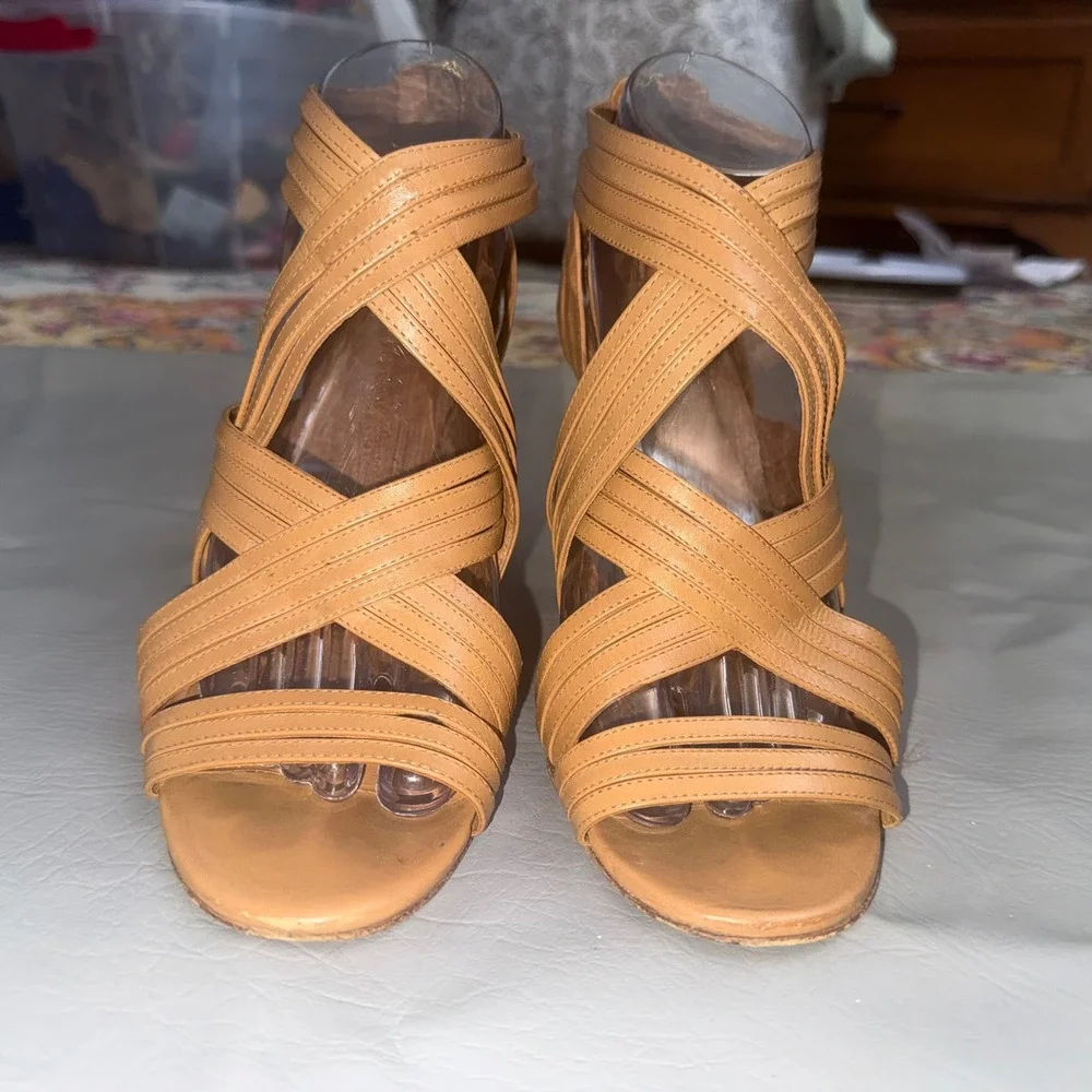 Tory Burch Tan Leather Strappy Caged Stiletto Heels Sandals Gold Logo Zip 8.5M